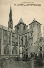 Treguier Vue d'ensemble du Cloitre France