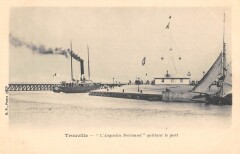 Trouville L'Augustin Normand Quittant Le Port