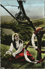 Charmante Danseuse en Cueillette au Pays Basque - Type