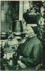 Type Basque - Porteuse d'Eau -
													64 Pyrénées Atlantiques
												