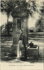 Les Pyrenees - Femme a la Fontaine - Type