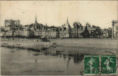 Saumur L'Hotel de Ville et le Chateau à Saumur