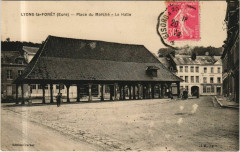 Lyons-la-Foret Place du Marche - La Halle