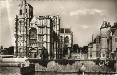 Evreux La Cathedrale et l'Eveche