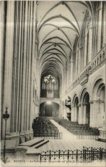Bayeux La Cathedrale - La Grande Nef prise de l'Avant-Choeur -
													27 Eure
												