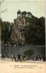 Carte postale ancienne Paris 19e Les Buttes-Chaumont. Le Belvedere et le Passeur
                                                                     à Paris 19e
                                