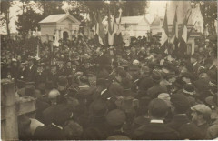 Carte photo Paris 1918 Lucian Haas fait un discours -
													75 Paris
												