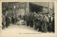 Carte postale ancienne Les Halles Centrales le matin
                                