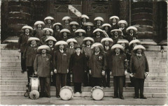 Carte photo Paris Fanfare des Halles Centrales infor sur le dos -
													75 Paris
												