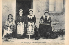 Un Groupe De Jeunes Dentellieres Travail Dentelles