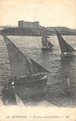 Marseille Pecheurs Sortant Du Port à Marseille