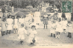 Vichy Les Enfants Dans Le Nouveau Parc à Vichy