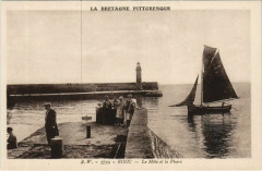 Binic Lae Mole et le Phare -
													22 Côtes d'Armor
												
