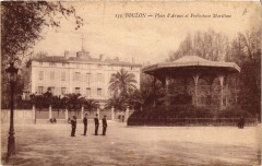 Toulon La Place d'Armes et la Préfecture Maritime à Toulon