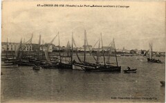 Croix-de-Vie - Le Port - Bateaux sardiniers a l'ancrage