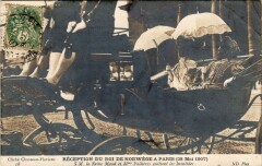 Paris 7e S M la Reine Maud et Mme Falliéres quittent les Invalides à Paris 7e