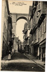 Morlaix - La Rue Ange de Guernisac et le Viaduc à Morlaix