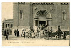 Var Saint-Raphaël Sortie de Messe animé calèche à Saint-Raphaël