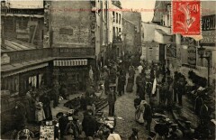 Paris 5e Marche de la Saint-Medard. Rue Mouffetard. Un dimanche matin à Paris 5e