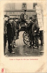 Carte postale ancienne Paris Cocher et ergent de ville. Une Contravention
                                                                     à Paris 11e
                                