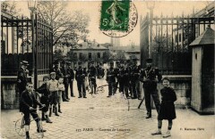 Carte postale ancienne Caserne de Lourcine
                                                                     à Paris 13e
                                