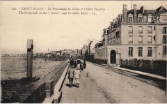 St Malo Promenade du Sillon et l'Hotel Franklin