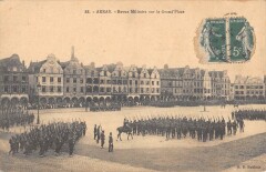 Arras Revue Militaire Sur La Grand Place à Arras