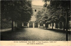 Carte postale ancienne Ecole Supérieure Paul-Bert - Une Cour de Récréation
                                                                     à Paris 14e
                                