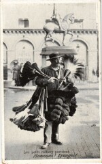 Paris Petits Metiers Plumeaux Eponges