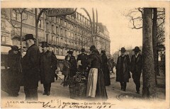 Paris Vecu. La sortie du Metro