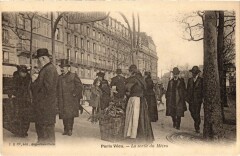 Paris Vecu. Sortie du Metropolitain