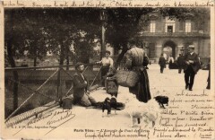 Carte postale ancienne L'Aveugle du Pont des Arts
                                                                     à Paris 1er
                                