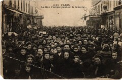 Paris 12e Rue d'Aligre pendant le Marche à Paris 12e