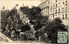 Square Saint-Pierre - Le Grand Escalier à Paris 18e