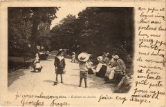 Paris Vecu. enfants au Jardin