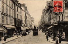Carte postale ancienne La Rue de Sèvres
                                                                     à Paris 6e
                                