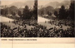 Stereo Lourdes Passage du Saint-Sacrement au milieu des malades -
																					65100 Lourdes
																			