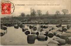Inondations Charenton Apres la debacle futs couvers de vase