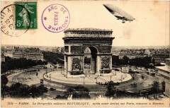 Carte postale ancienne Le dirigeable “République au dessus de l'Arc de Triomphe
                                                                     à Paris 8e
                                