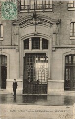 La Porte principale de l'Hôpital Boucicaut à Paris 15e