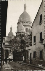 Le Sacré Coeur et la rue du Chevalier de la Barre à Paris 18e