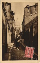 Carte postale ancienne Montmartre - La Rue Saint-Rustique - Au fond, le Sacré-Coeur
																	 à Paris 18e
								