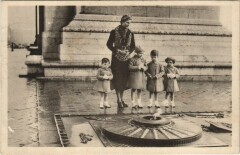 Paris 8e S.A.R. Mme la Comtesse de paris Tombeau du Soldat inconnu