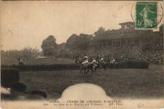 Carte postale ancienne Champ de Courses d'Auteuil - Le Saut de la Rivière des Tribunes
                                                                     à Paris 16e
                                