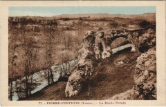 Pierre-Perthuis La Roche Percee à Pierre-Perthuis