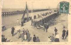 Trouville Les Jetees A L'Heure De La Maree