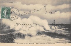 Trouville Les Cotes De La Manche Effet De Vagues Par Grosse Mer