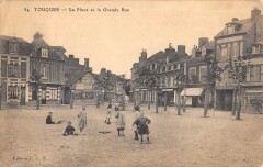 Touques La Place Et La Grande Rue à Touques
