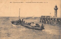 Trouville Sur Mer Torpilleur Sortant Des Jetees à Trouville-sur-Mer