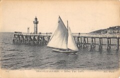 Trouville Sur Mer Entree D'Un Yacht à Trouville-sur-Mer